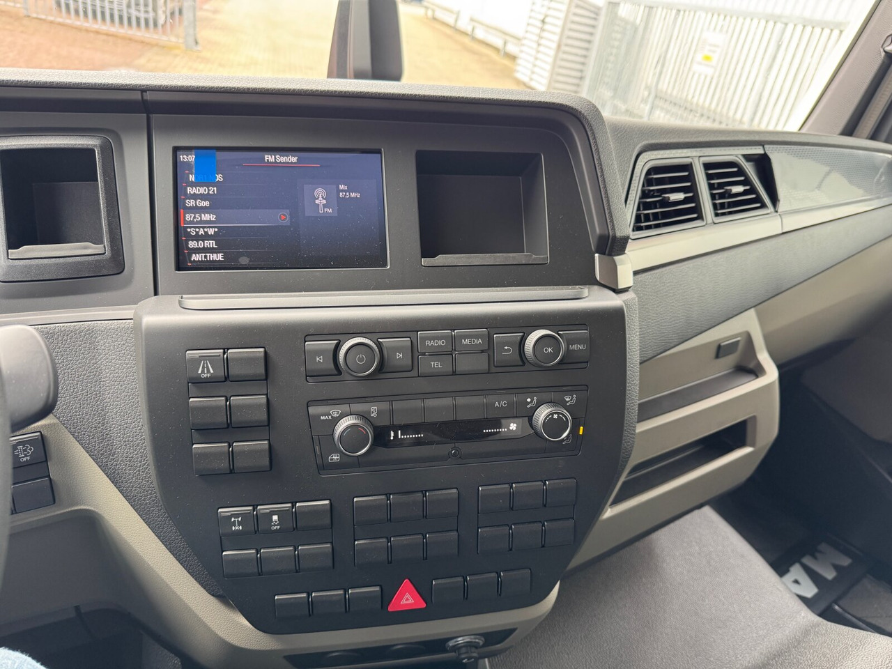 MAN TGL 8.160/190 4x2 BL CH TGL 8.160/190 4x2 BL CH - Camión chasis: foto 5 MAN TGL 8.160/190 4x2 BL CH TGL 8.160/190 4x2 BL CH - Camión chasis: foto 5