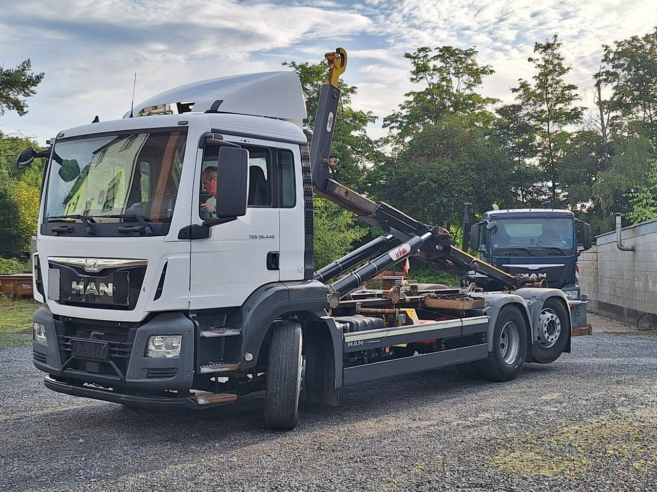 MAN TGS 26.440 6x2-4 BL TGS 26.440 6x2-4 BL, Intarder, Lenk-/Liftachse - Camión multibasculante: foto 1 MAN TGS 26.440 6x2-4 BL TGS 26.440 6x2-4 BL, Intarder, Lenk-/Liftachse - Camión multibasculante: foto 1