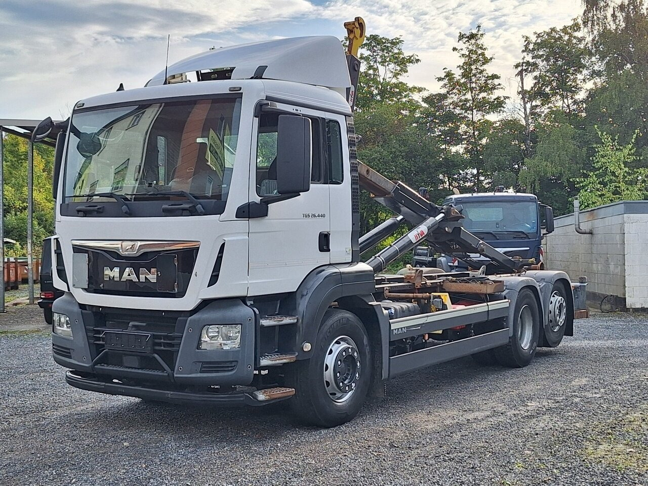 MAN TGS 26.440 6x2-4 BL TGS 26.440 6x2-4 BL, Intarder, Lenk-/Liftachse - Camión multibasculante: foto 2 MAN TGS 26.440 6x2-4 BL TGS 26.440 6x2-4 BL, Intarder, Lenk-/Liftachse - Camión multibasculante: foto 2