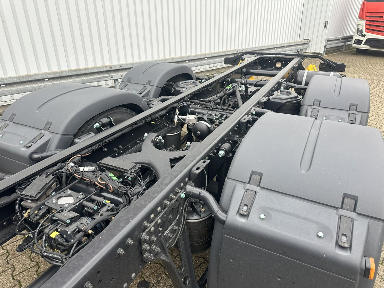 MAN TGS 26.440 6x2-4 LL CH TGS 26.440 6x2-4 LL CH, Lenk-/Liftachse, Navi, LED - Camión chasis: foto 3 MAN TGS 26.440 6x2-4 LL CH TGS 26.440 6x2-4 LL CH, Lenk-/Liftachse, Navi, LED - Camión chasis: foto 3