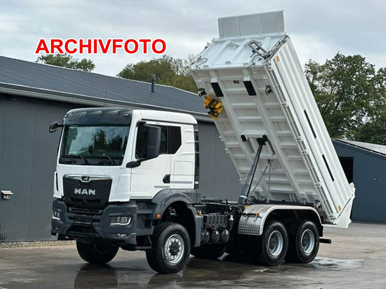 MAN TGS 26.470 6x6 BB TGS 26.470 6x6 BB, Hohe Bauart, Navi, Motorabtrieb, Bordmatik - Camión volquete: foto 1 MAN TGS 26.470 6x6 BB TGS 26.470 6x6 BB, Hohe Bauart, Navi, Motorabtrieb, Bordmatik - Camión volquete: foto 1