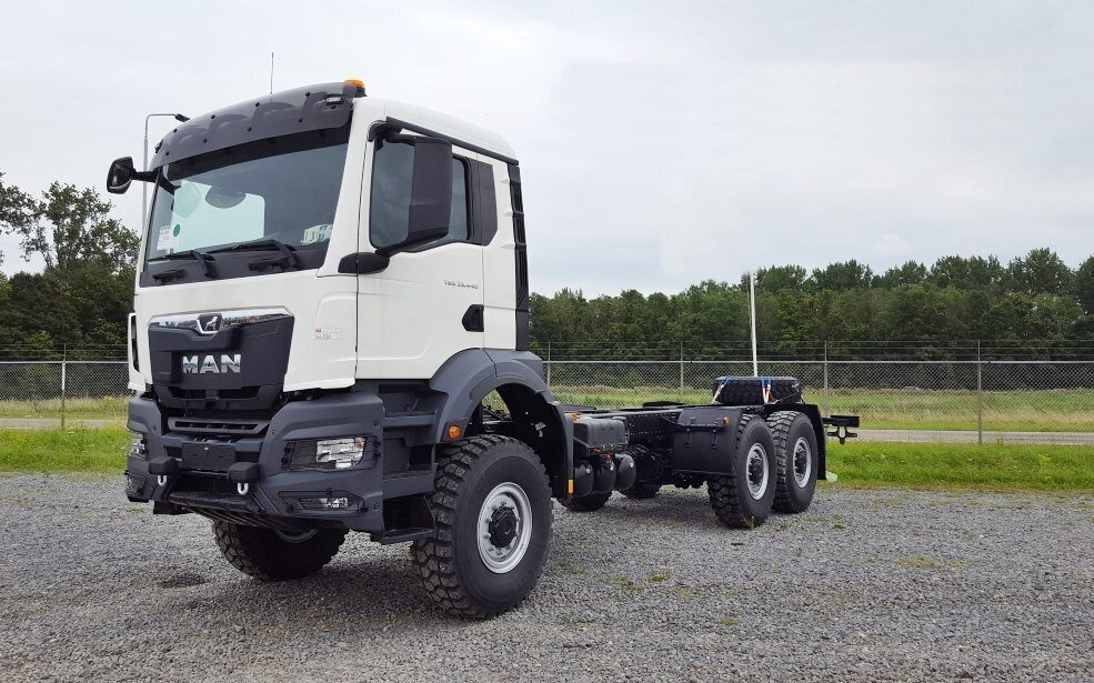 MAN TGS 33.440 6x6 BB CH TGS 33.440 6x6 BB CH, Euro2, Einzelbereifung - Camión chasis: foto 2 MAN TGS 33.440 6x6 BB CH TGS 33.440 6x6 BB CH, Euro2, Einzelbereifung - Camión chasis: foto 2