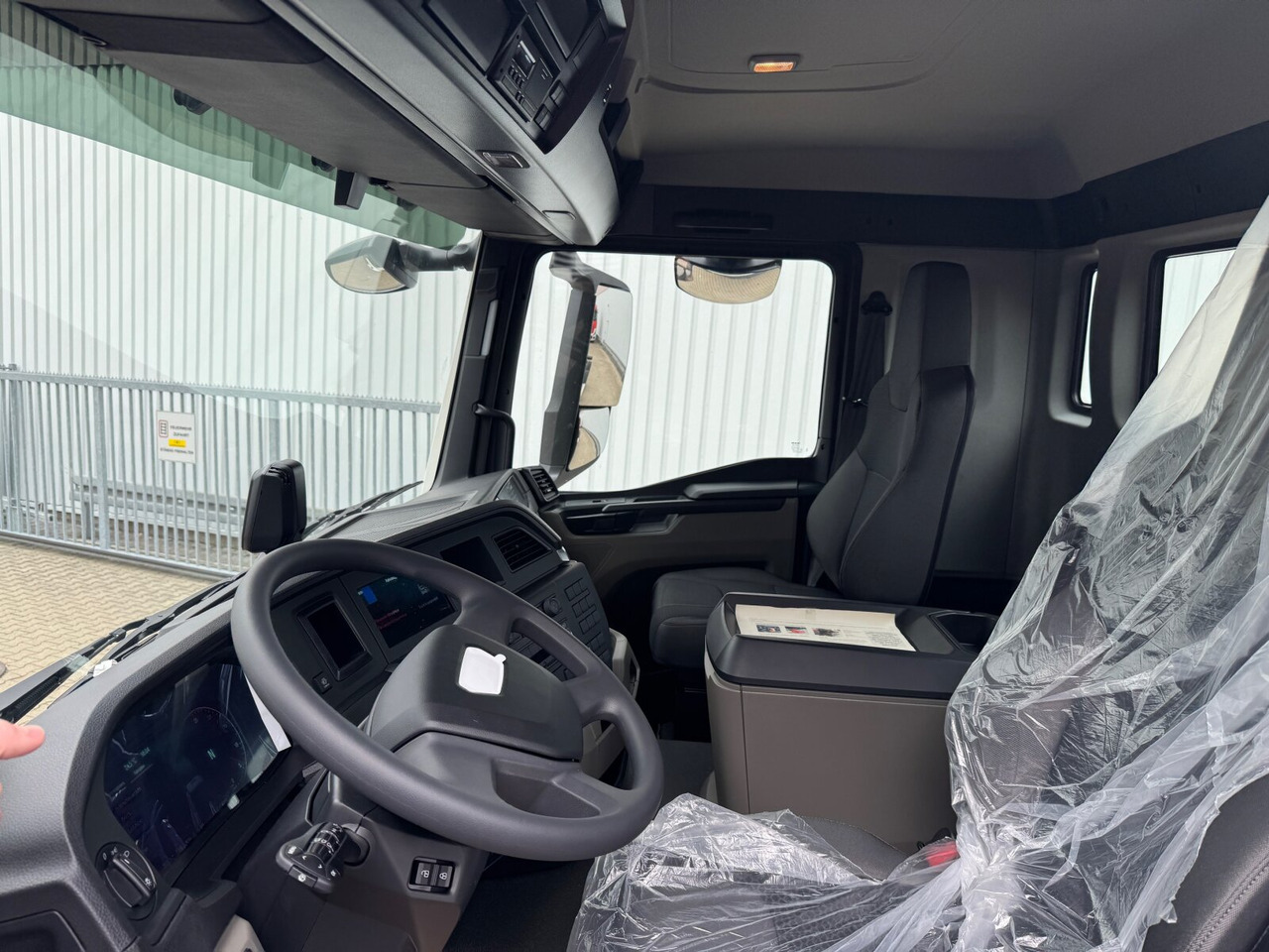 MAN TGS 35.480 8x8 BB CH TGS 35.480 8x8 BB CH, Meiller Stahlmulde 18m³ - Dúmper: foto 3 MAN TGS 35.480 8x8 BB CH TGS 35.480 8x8 BB CH, Meiller Stahlmulde 18m³ - Dúmper: foto 3