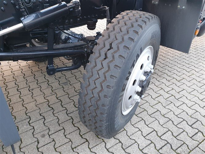 MAN TGS 41.480 8X6 BB TGS 41.480 8X6 BB, ca. 25.000l mit Separatpumpe - Camión cisterna: foto 3 MAN TGS 41.480 8X6 BB TGS 41.480 8X6 BB, ca. 25.000l mit Separatpumpe - Camión cisterna: foto 3