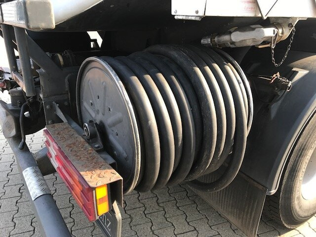 Mercedes-Benz Actros 1841 L 4x2 Actros 1841 L 4x2, Esterer Tankaufbau ca. 13.500l, 2 Kammern - Camión cisterna: foto 4 Mercedes-Benz Actros 1841 L 4x2 Actros 1841 L 4x2, Esterer Tankaufbau ca. 13.500l, 2 Kammern - Camión cisterna: foto 4