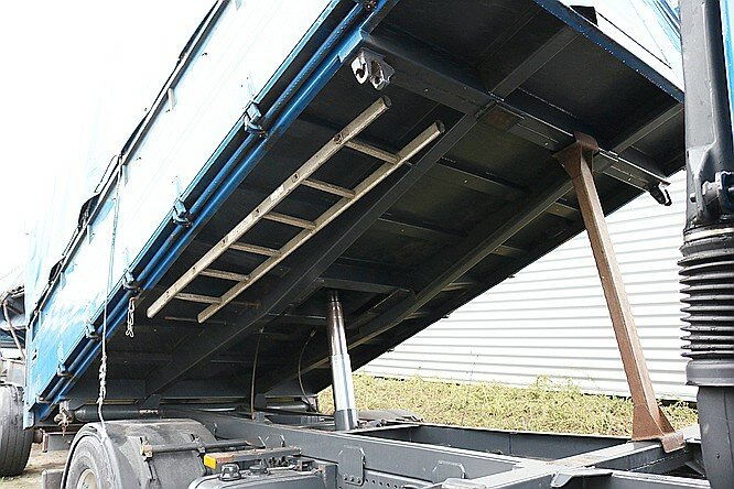 Mercedes-Benz Actros 1841L 4x2 1841L 4x2 Lück Getreidekipper, Retarder, MP3, 2x VORH.! - Camión volquete: foto 4 Mercedes-Benz Actros 1841L 4x2 1841L 4x2 Lück Getreidekipper, Retarder, MP3, 2x VORH.! - Camión volquete: foto 4