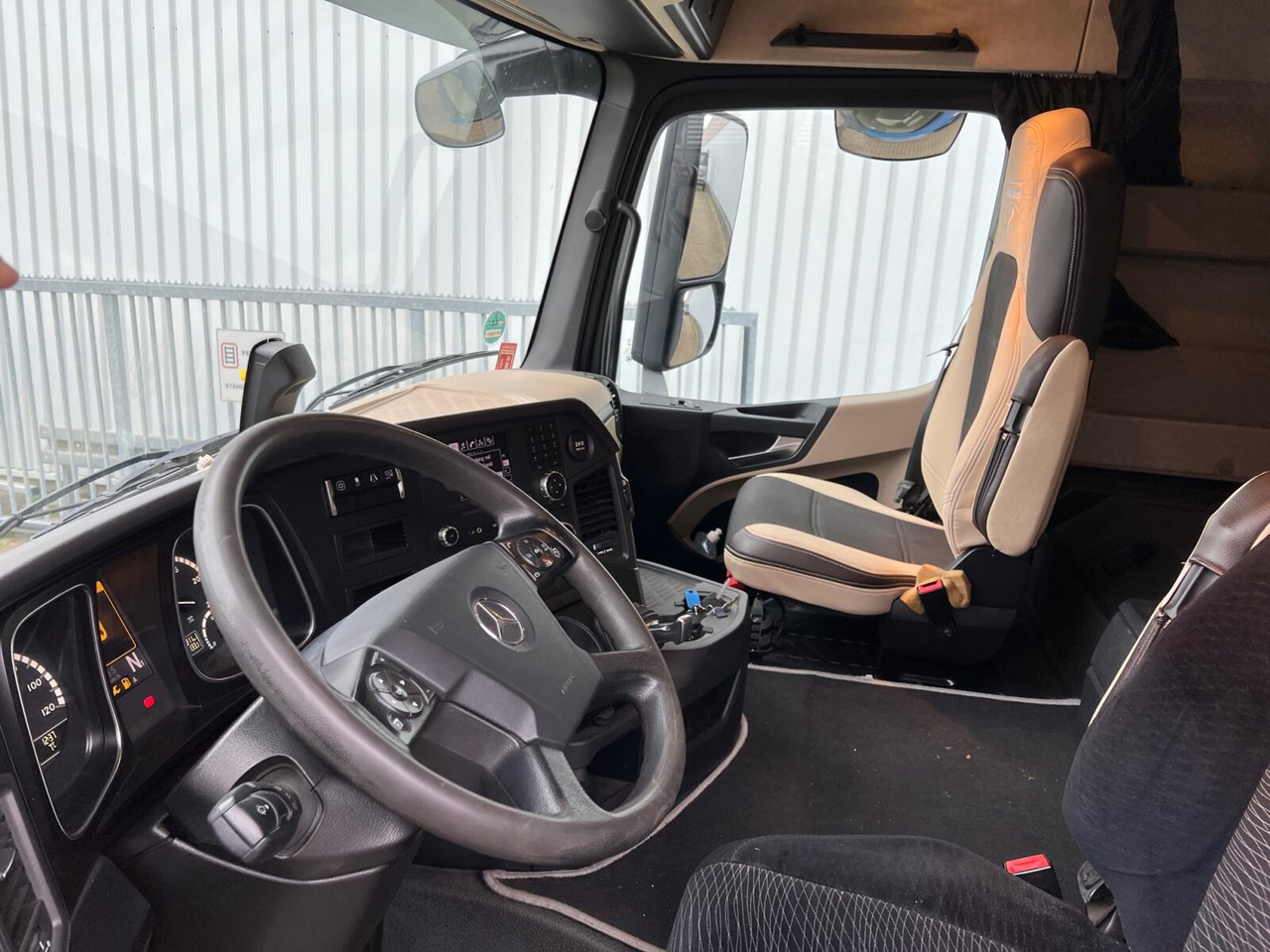 Mercedes-Benz Actros 1848 L 4x2 Actros 1848 L 4x2, Retarder, Getreidekipper ca. 16m³ - Camión volquete: foto 5 Mercedes-Benz Actros 1848 L 4x2 Actros 1848 L 4x2, Retarder, Getreidekipper ca. 16m³ - Camión volquete: foto 5