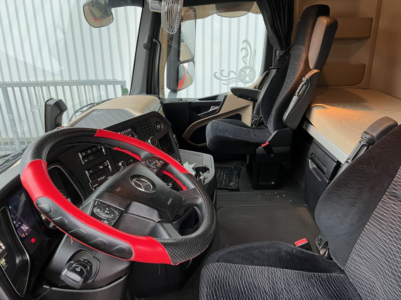 Mercedes-Benz Actros 2548 L 6x2 Actros 2548 L 6x2, Retarder, Liftachse, StreamSpace, 2-Seiten-Getreidekipper - Camión volquete: foto 3 Mercedes-Benz Actros 2548 L 6x2 Actros 2548 L 6x2, Retarder, Liftachse, StreamSpace, 2-Seiten-Getreidekipper - Camión volquete: foto 3