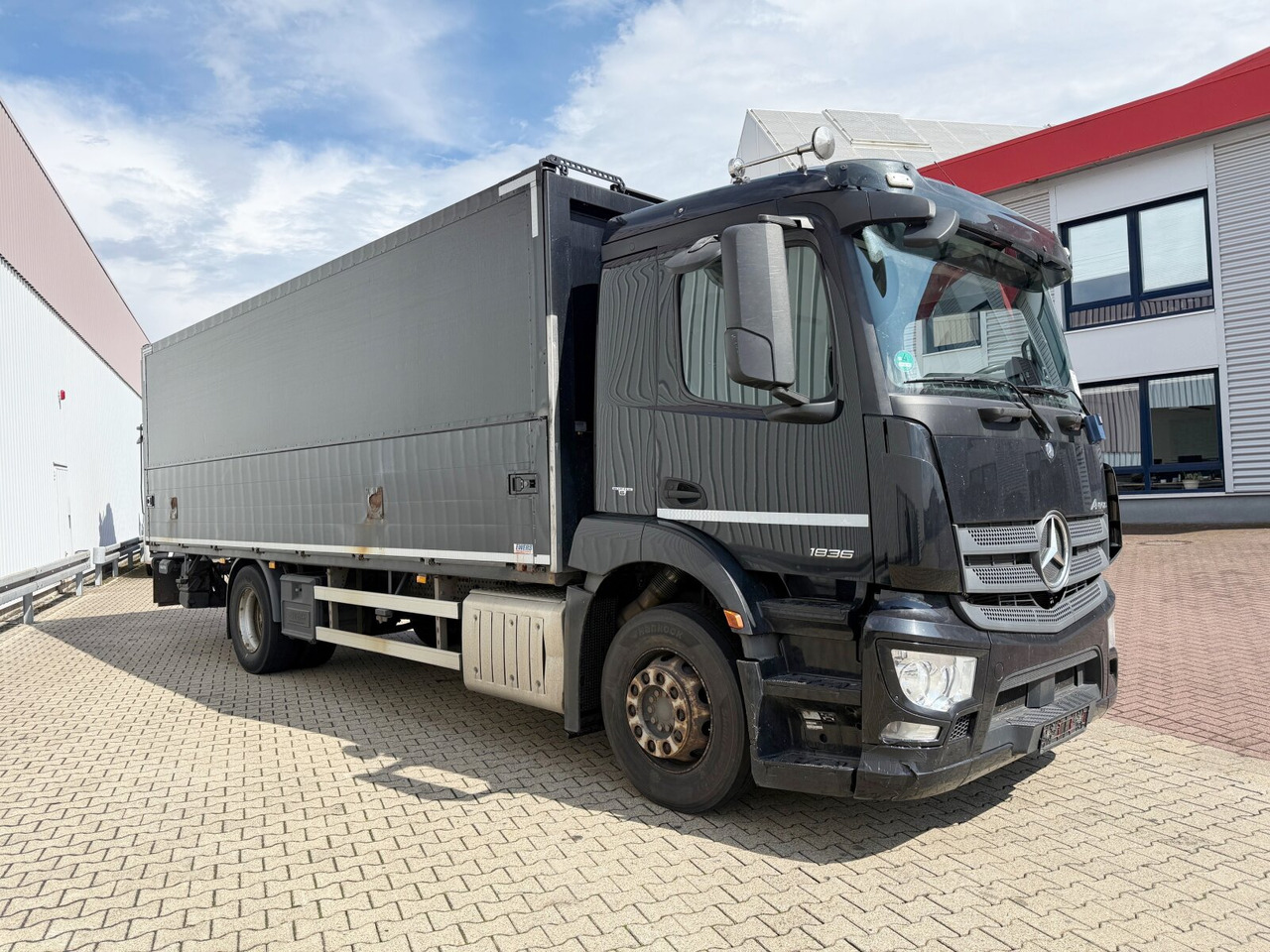 Camión caja cerrada Mercedes-Benz Antos 1836 L 4x2 Antos 1836 L 4x2, Getränkekoffer, LBW Dautel: foto 10 Camión caja cerrada Mercedes-Benz Antos 1836 L 4x2 Antos 1836 L 4x2, Getränkekoffer, LBW Dautel: foto 10