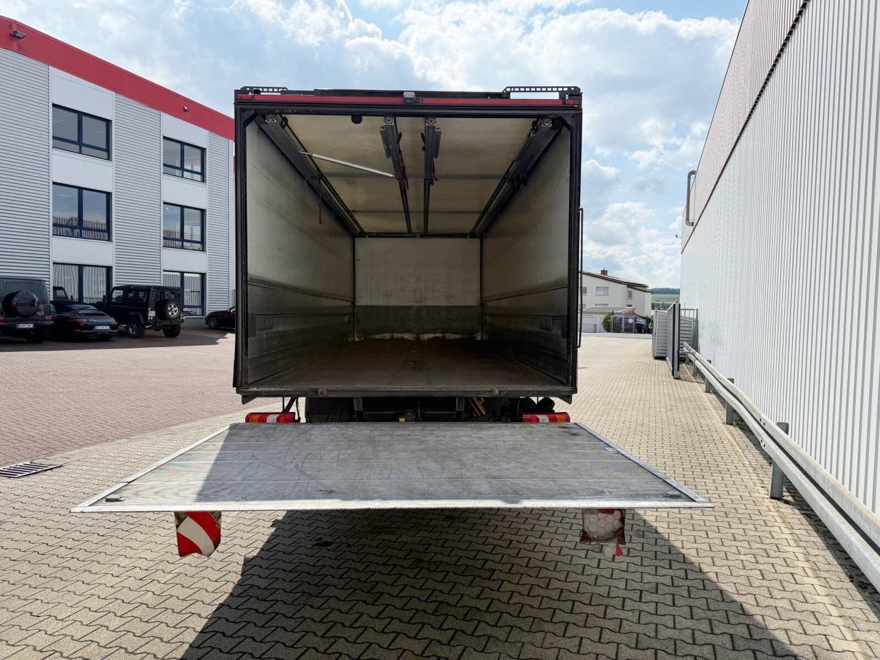 Camión caja cerrada Mercedes-Benz Antos 1836 L 4x2 Antos 1836 L 4x2, Getränkekoffer, LBW Dautel: foto 13 Camión caja cerrada Mercedes-Benz Antos 1836 L 4x2 Antos 1836 L 4x2, Getränkekoffer, LBW Dautel: foto 13