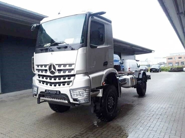 Mercedes-Benz Arocs 2053 A 4x4 Arocs 2053 A 4x4, Grounder, MirrorCam, Multimedia Cockpit, Navi - Camión chasis: foto 1 Mercedes-Benz Arocs 2053 A 4x4 Arocs 2053 A 4x4, Grounder, MirrorCam, Multimedia Cockpit, Navi - Camión chasis: foto 1