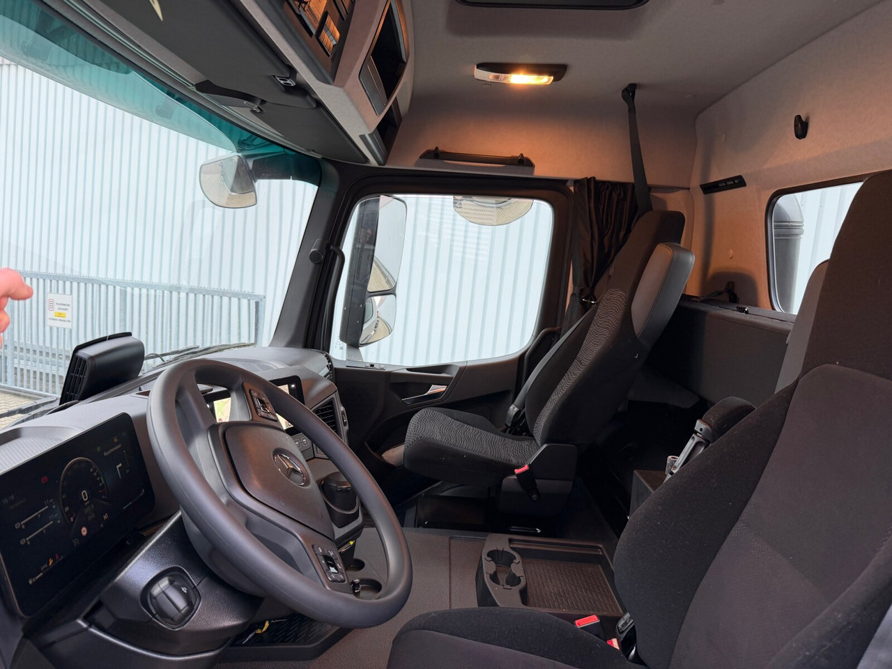 Mercedes-Benz Arocs 2542 L 6x2/4 Arocs 2542 L 6x2/4, Vorlauflenk-/liftachse, Navi, MultimediaCockpit - Camión chasis: foto 2 Mercedes-Benz Arocs 2542 L 6x2/4 Arocs 2542 L 6x2/4, Vorlauflenk-/liftachse, Navi, MultimediaCockpit - Camión chasis: foto 2