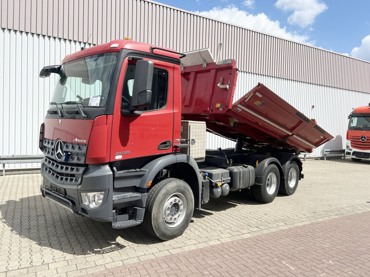 Mercedes-Benz Arocs 2635/40 K 6x4 Arocs 2635/40 K 6x4, Bordmatik links - Camión volquete: foto 1 Mercedes-Benz Arocs 2635/40 K 6x4 Arocs 2635/40 K 6x4, Bordmatik links - Camión volquete: foto 1