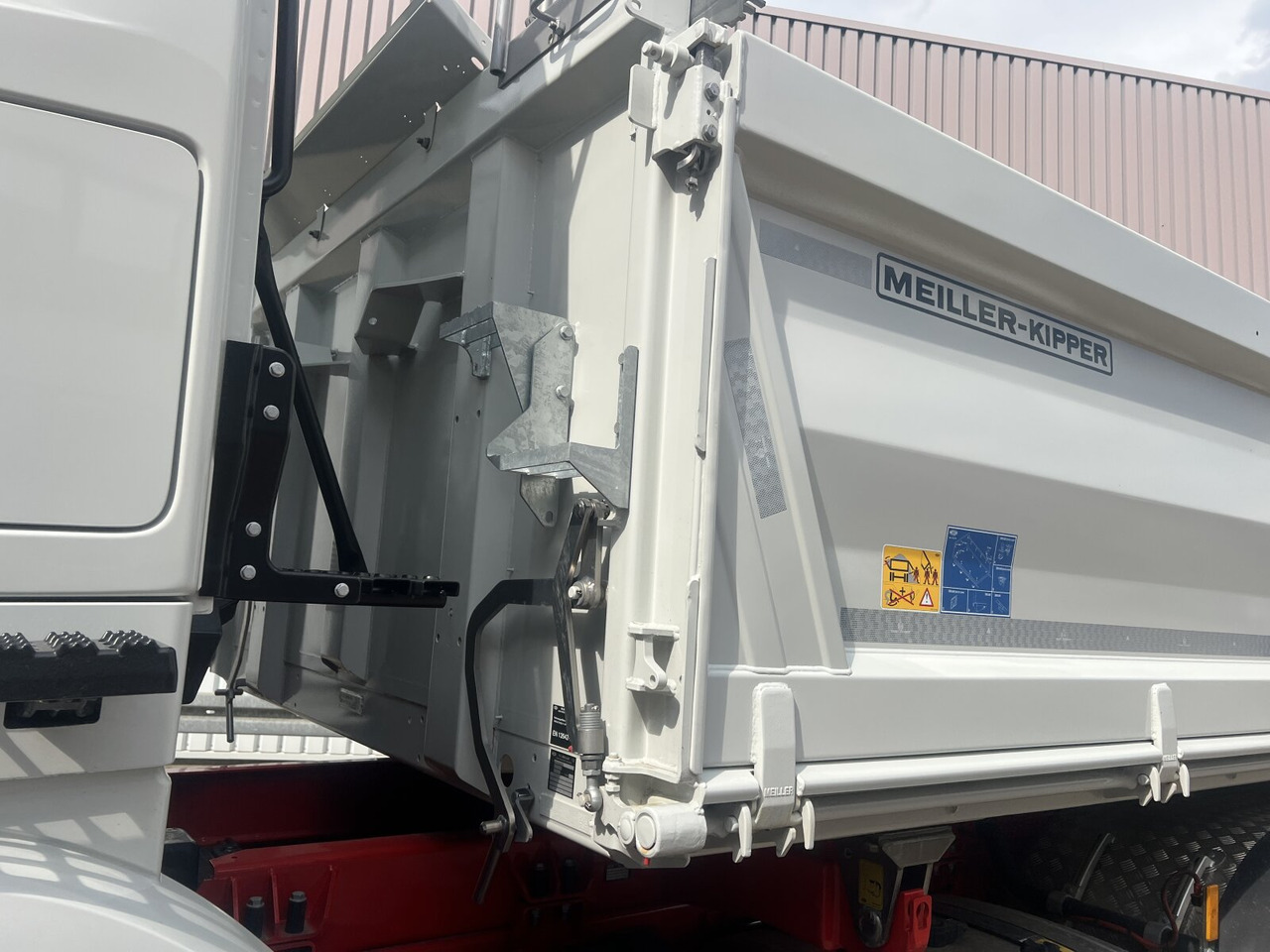 Mercedes-Benz Arocs 2651 LK 6x4 Arocs 2651 LK 6x4, Retarder, MultimediaCockpit, Navi - Camión volquete: foto 3 Mercedes-Benz Arocs 2651 LK 6x4 Arocs 2651 LK 6x4, Retarder, MultimediaCockpit, Navi - Camión volquete: foto 3