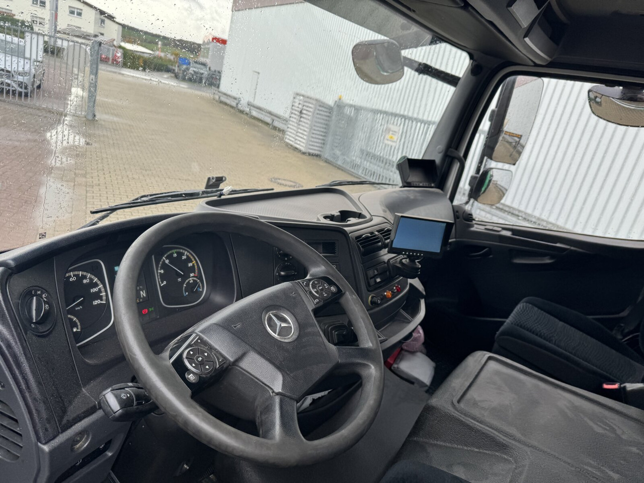 Mercedes-Benz Atego 1223 L 4x2 Atego 1223 L 4x2 mit Heckkran Atlas 88.3-A2L, Funk - Camión grúa, Camión caja abierta: foto 5 Mercedes-Benz Atego 1223 L 4x2 Atego 1223 L 4x2 mit Heckkran Atlas 88.3-A2L, Funk - Camión grúa, Camión caja abierta: foto 5