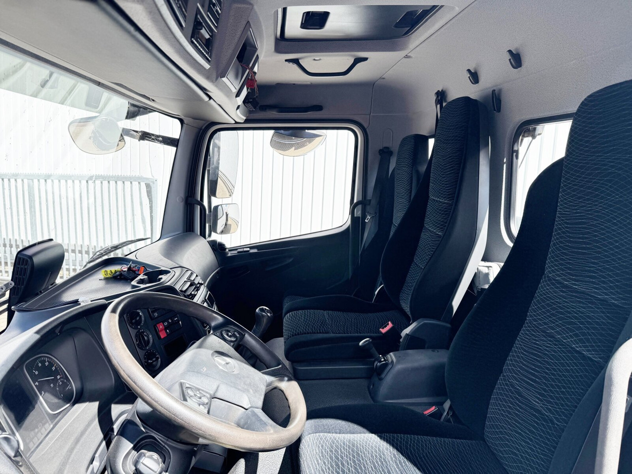 Mercedes-Benz Atego 1630 K 4x2 Atego 1630 K 4x2, 2x AHK - Camión volquete: foto 2 Mercedes-Benz Atego 1630 K 4x2 Atego 1630 K 4x2, 2x AHK - Camión volquete: foto 2