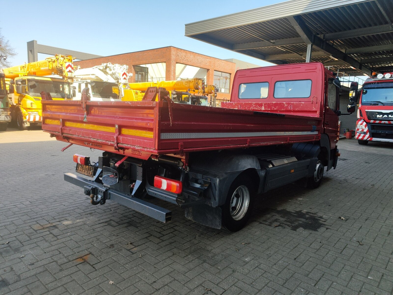 Mercedes-Benz Atego 818 K 4x2 Atego 818 K 4x2, Meiller-Kipper, 2 x AHK - Camión volquete: foto 4 Mercedes-Benz Atego 818 K 4x2 Atego 818 K 4x2, Meiller-Kipper, 2 x AHK - Camión volquete: foto 4