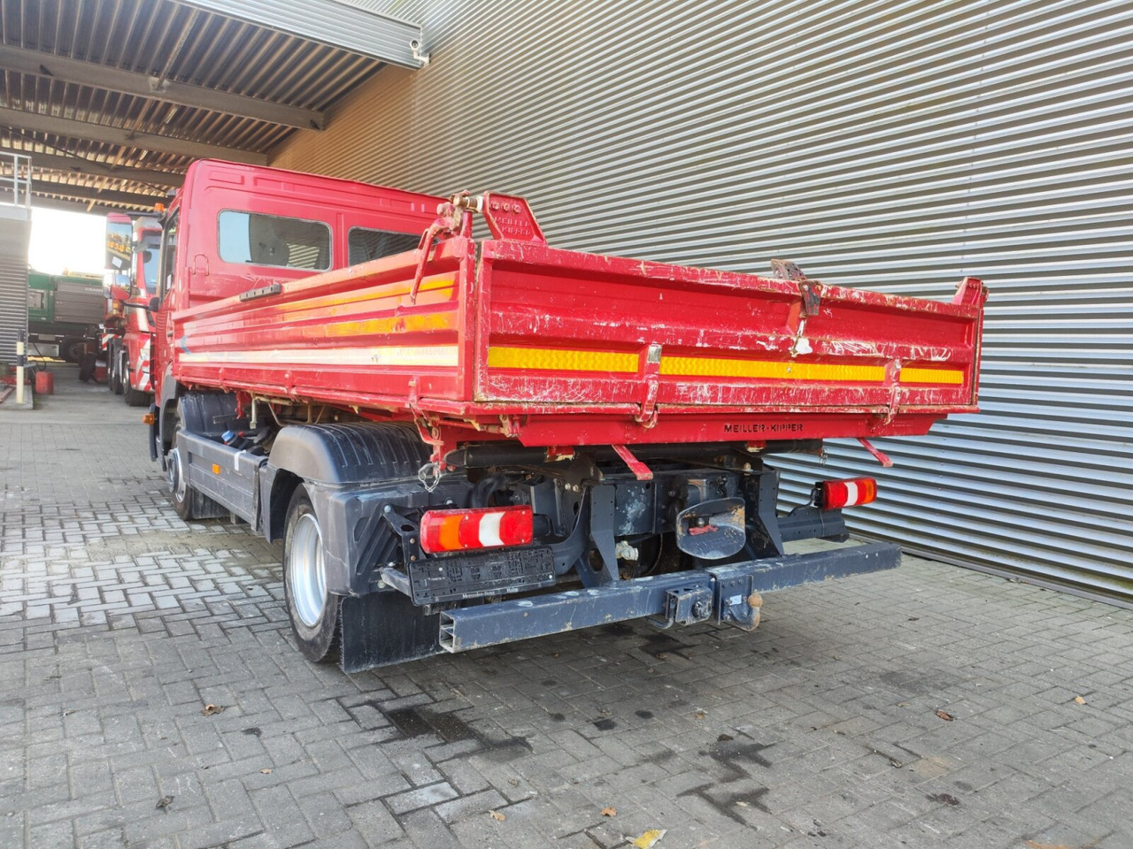 Mercedes-Benz Atego 818 K 4x2 Atego 818 K 4x2, Meiller-Kipper, 2 x AHK - Camión volquete: foto 3 Mercedes-Benz Atego 818 K 4x2 Atego 818 K 4x2, Meiller-Kipper, 2 x AHK - Camión volquete: foto 3