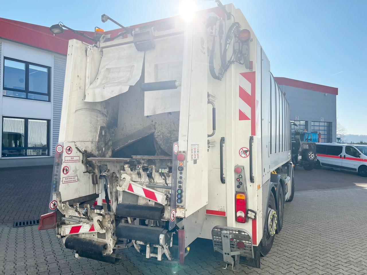 Camión chasis Mercedes-Benz Econic 2635 LL 6x2/4 NLA Econic 2635 LL 6x2/4 NLA, Lenkachse, FAUN Rotopress 521L, Zöller-Schüttung: foto 11 Camión chasis Mercedes-Benz Econic 2635 LL 6x2/4 NLA Econic 2635 LL 6x2/4 NLA, Lenkachse, FAUN Rotopress 521L, Zöller-Schüttung: foto 11