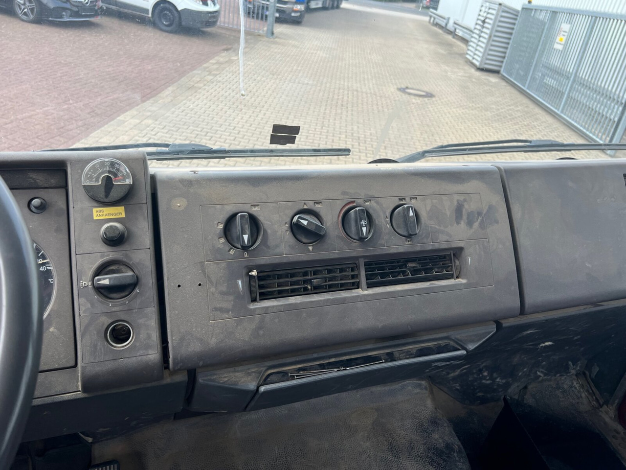 Mercedes-Benz LK 1117 K 4x2 LK 1117 K 4x2, 6-Zylinder Motor, 2x AHK - Camión volquete: foto 5 Mercedes-Benz LK 1117 K 4x2 LK 1117 K 4x2, 6-Zylinder Motor, 2x AHK - Camión volquete: foto 5