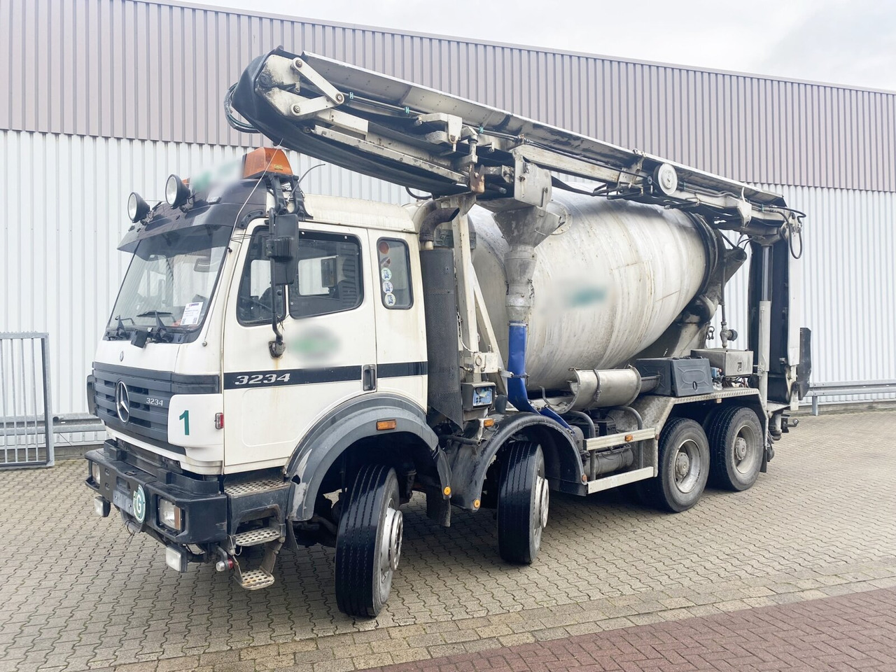 Mercedes-Benz SK II 3234 B 8x4/4 SK II 3234 B 8x4/4, LT Betonmischer, Förderband, Funk, 9cbm - Camión hormigonera: foto 1 Mercedes-Benz SK II 3234 B 8x4/4 SK II 3234 B 8x4/4, LT Betonmischer, Förderband, Funk, 9cbm - Camión hormigonera: foto 1