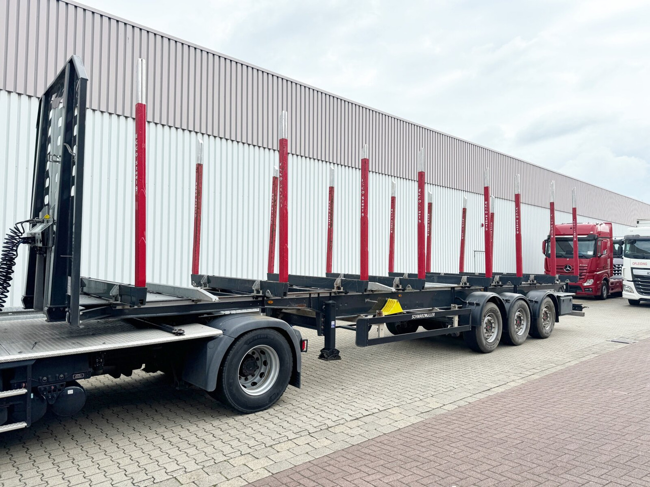 Schwarzmüller 3-Achs Holzauflieger 3-Achs Holzauflieger, Liftachse, MEHRFACH VORHANDEN! - Semirremolque maderero: foto 1 Schwarzmüller 3-Achs Holzauflieger 3-Achs Holzauflieger, Liftachse, MEHRFACH VORHANDEN! - Semirremolque maderero: foto 1