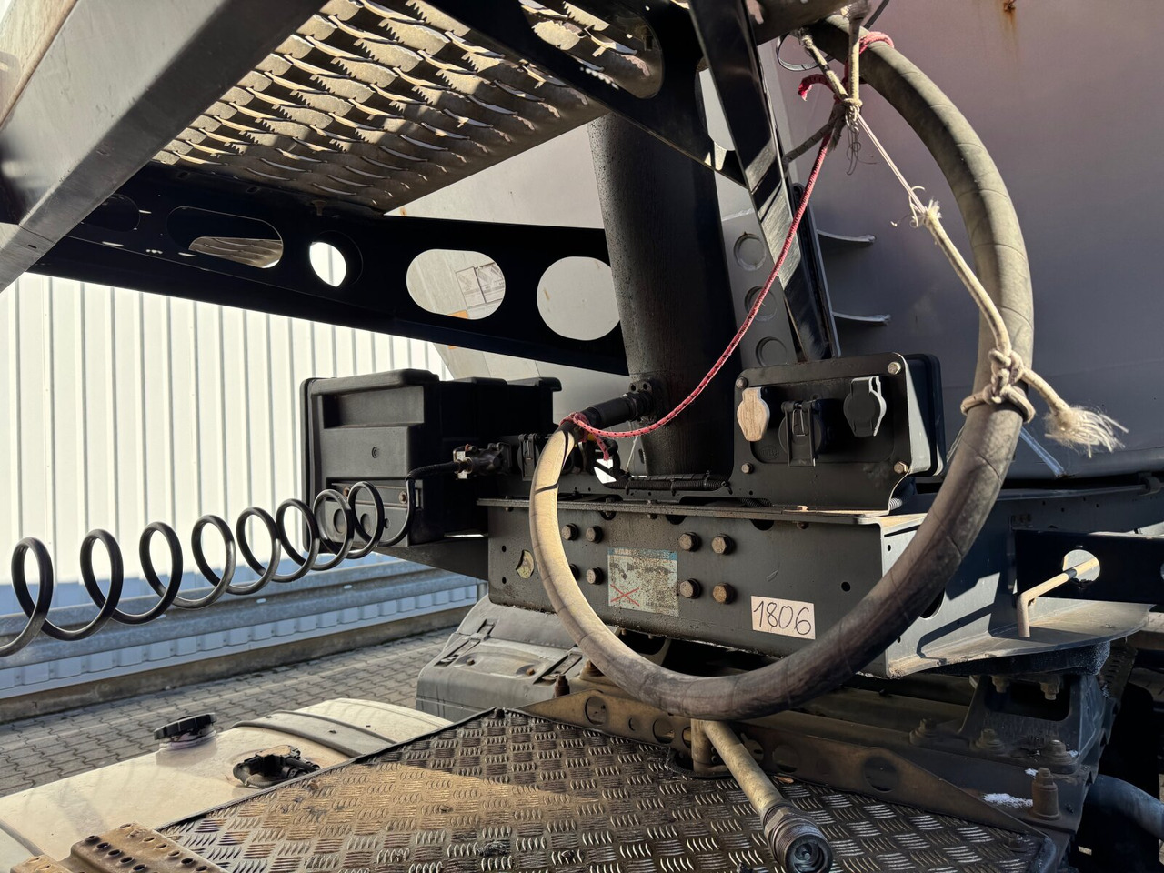 Leasing de NW-3 NW-3, Liftachse, Stahlmulde ca. 26m³ NW-3 NW-3, Liftachse, Stahlmulde ca. 26m³: foto 10 Leasing de NW-3 NW-3, Liftachse, Stahlmulde ca. 26m³ NW-3 NW-3, Liftachse, Stahlmulde ca. 26m³: foto 10