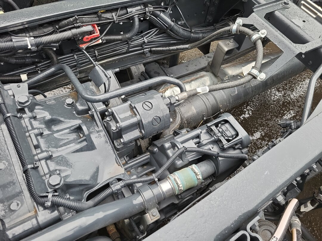 T-Way AT410T51 8x4 T-Way AT410T51 8x4, Retarder, Bordmatik, 4x VORHANDEN! - Camión volquete: foto 5 T-Way AT410T51 8x4 T-Way AT410T51 8x4, Retarder, Bordmatik, 4x VORHANDEN! - Camión volquete: foto 5