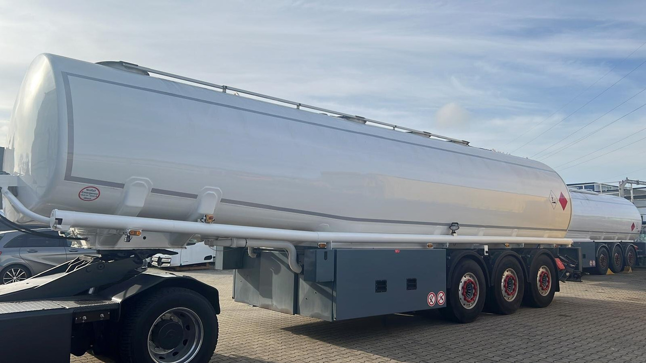 TAL-A-ZE 44,0 TAL-A-ZE 44,0, 43.500l, 4 Kammern, Untenbefüllung - Semirremolque cisterna: foto 1 TAL-A-ZE 44,0 TAL-A-ZE 44,0, 43.500l, 4 Kammern, Untenbefüllung - Semirremolque cisterna: foto 1