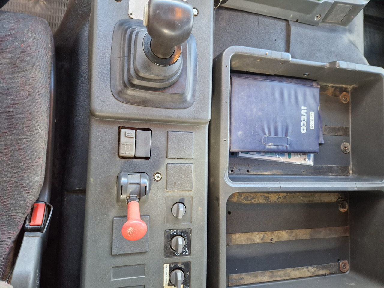 Trakker 190E350 4x4 Trakker 190E350 4x4, Meiller-Kipper, Winterdienstausstattung - Camión volquete: foto 4 Trakker 190E350 4x4 Trakker 190E350 4x4, Meiller-Kipper, Winterdienstausstattung - Camión volquete: foto 4