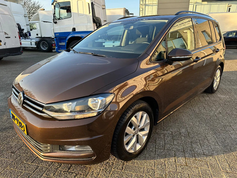 Volkswagen Touran 1.2 TSI COMFORTLINE + APK / TUV + 4 WINTER TYRES WITH RIMS + NAVI + MARGE - Coche: foto 1 Volkswagen Touran 1.2 TSI COMFORTLINE + APK / TUV + 4 WINTER TYRES WITH RIMS + NAVI + MARGE - Coche: foto 1
