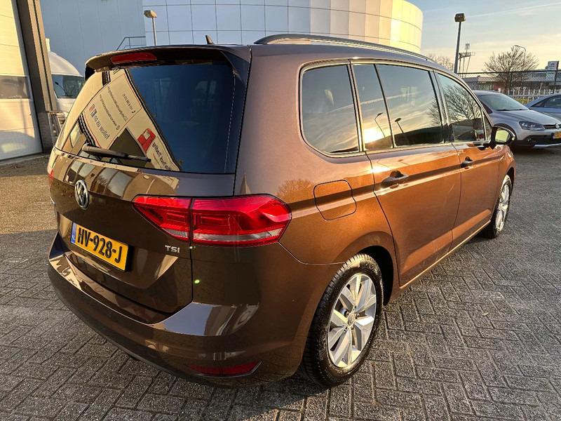 Volkswagen Touran 1.2 TSI COMFORTLINE + APK / TUV + 4 WINTER TYRES WITH RIMS + NAVI + MARGE - Coche: foto 4 Volkswagen Touran 1.2 TSI COMFORTLINE + APK / TUV + 4 WINTER TYRES WITH RIMS + NAVI + MARGE - Coche: foto 4
