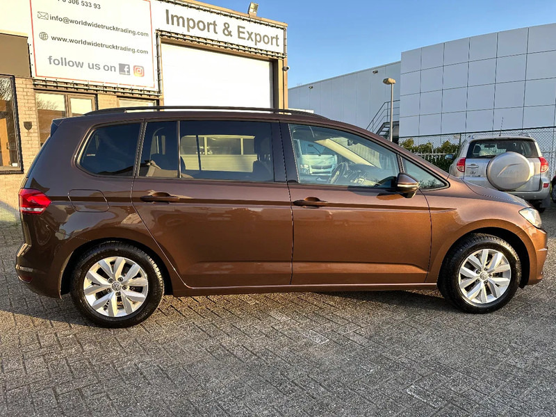 Volkswagen Touran 1.2 TSI COMFORTLINE + APK / TUV + 4 WINTER TYRES WITH RIMS + NAVI + MARGE - Coche: foto 5 Volkswagen Touran 1.2 TSI COMFORTLINE + APK / TUV + 4 WINTER TYRES WITH RIMS + NAVI + MARGE - Coche: foto 5