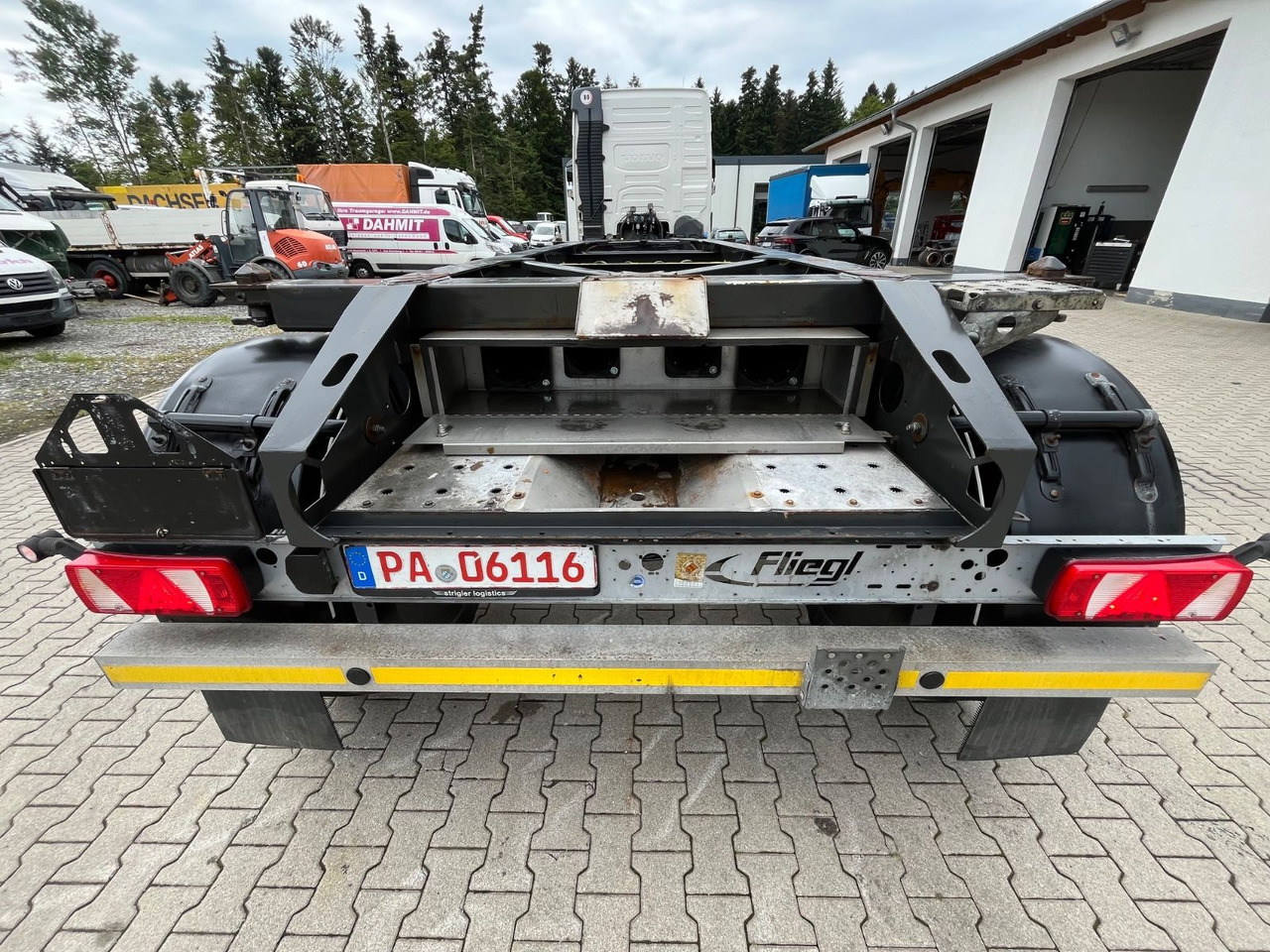Fliegl Tank Container Chassis 20ft ADR - Semirremolque portacontenedore/ Intercambiable: foto 4 Fliegl Tank Container Chassis 20ft ADR - Semirremolque portacontenedore/ Intercambiable: foto 4