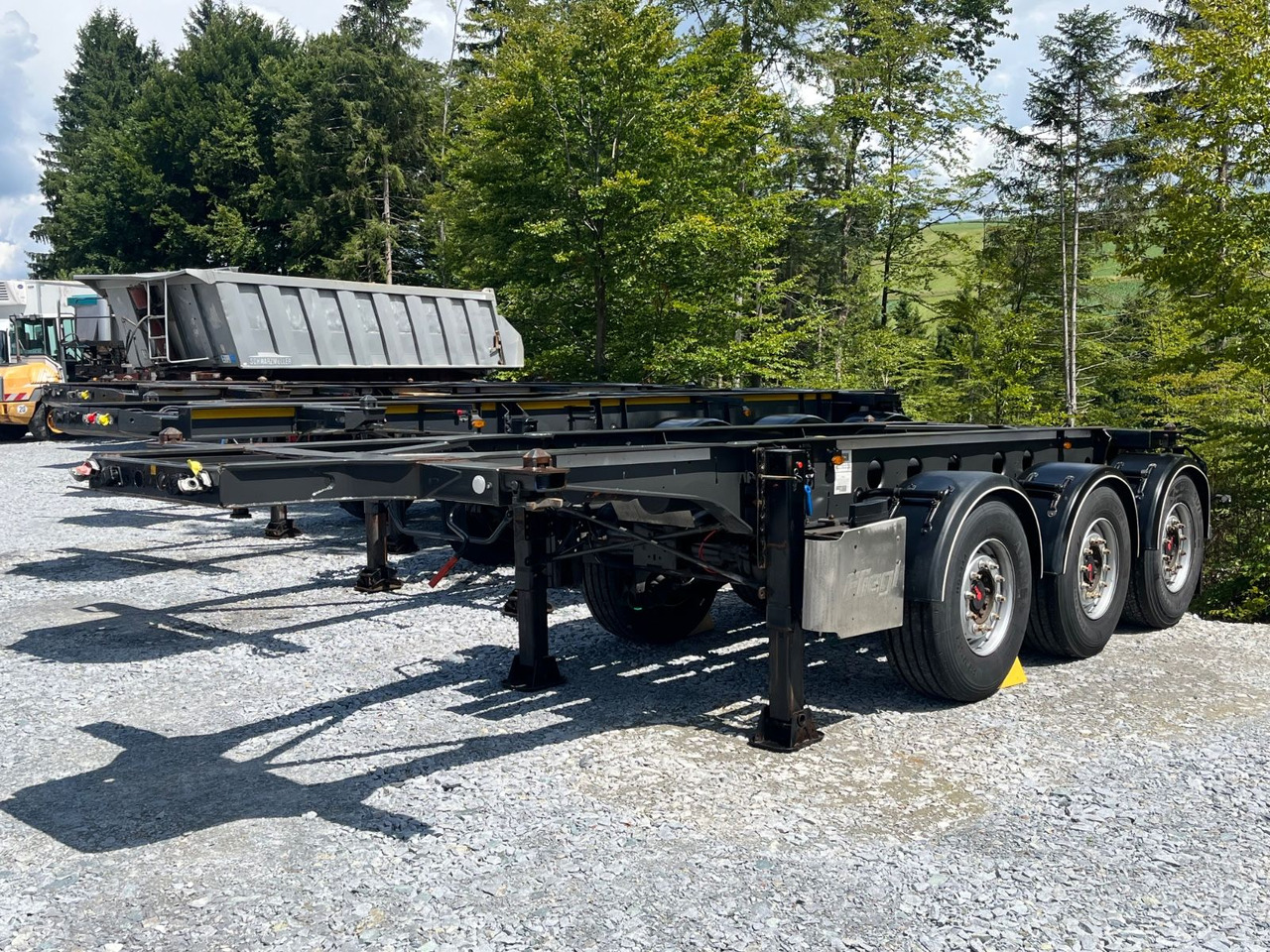 Fliegl Tank Container Chassis 20ft ADR - Semirremolque portacontenedore/ Intercambiable: foto 1 Fliegl Tank Container Chassis 20ft ADR - Semirremolque portacontenedore/ Intercambiable: foto 1