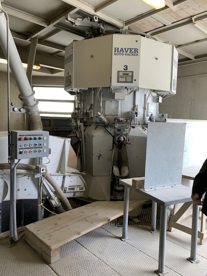 Haver & Boecker 6 nozzle bagging plant - Equipo de construcción: foto 1 Haver & Boecker 6 nozzle bagging plant - Equipo de construcción: foto 1