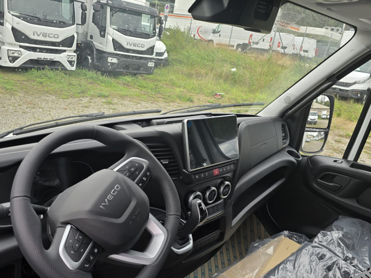 IVECO DAILY 35S18HA8 Koffer/Ladebordwand - Camión chasis: foto 3 IVECO DAILY 35S18HA8 Koffer/Ladebordwand - Camión chasis: foto 3