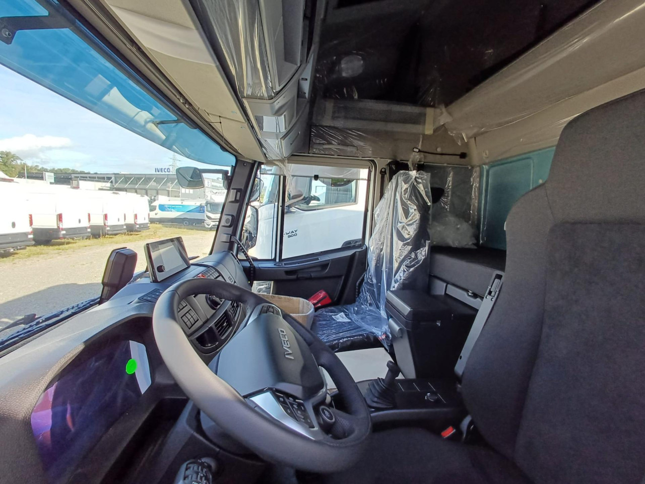 IVECO EuroCargo ML160E28/FP Pritsche Blache und Ladebord - Camión lona: foto 3 IVECO EuroCargo ML160E28/FP Pritsche Blache und Ladebord - Camión lona: foto 3
