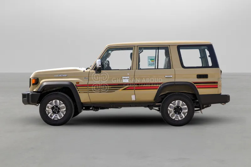 Toyota Land Cruiser HardTop LC76 4X4 - Coche: foto 3 Toyota Land Cruiser HardTop LC76 4X4 - Coche: foto 3