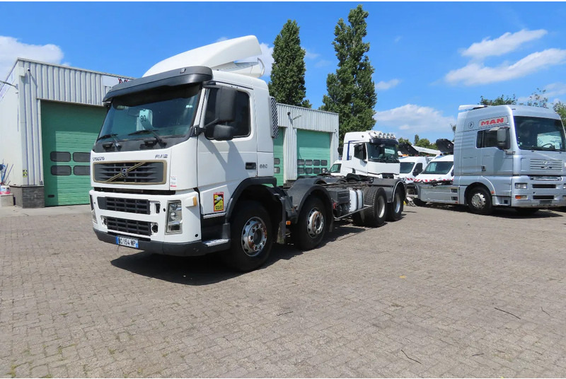 Volvo FM 12.380 8x4 FULL SPRING. 100% condition! - Camión chasis: foto 2 Volvo FM 12.380 8x4 FULL SPRING. 100% condition! - Camión chasis: foto 2