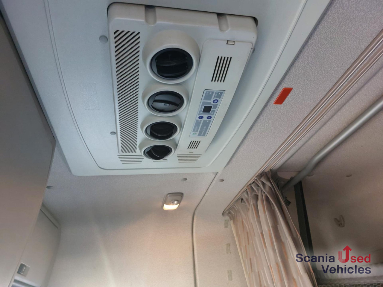 DAF XF 460 FT Space Cab Low deck - Cabeza tractora: foto 4 DAF XF 460 FT Space Cab Low deck - Cabeza tractora: foto 4