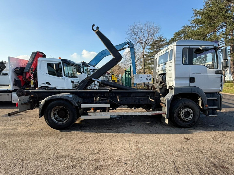 MAN TGA 18.350 4x2 19T HOOKLIFT / ABROLLKIPPER / GANCHO / AMPLIROL - EURO 3 - AS TRONIC AUTOMATIC - Camión multibasculante: foto 4 MAN TGA 18.350 4x2 19T HOOKLIFT / ABROLLKIPPER / GANCHO / AMPLIROL - EURO 3 - AS TRONIC AUTOMATIC - Camión multibasculante: foto 4