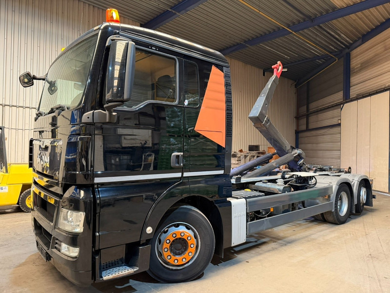 MAN TGX 26.400 6X2 + HOOKLIFT PALIFT 20T - LIFT + STEERING AXLE - EURO 5 - SLEEPERCAB - BE TRUCK - Camión multibasculante: foto 1 MAN TGX 26.400 6X2 + HOOKLIFT PALIFT 20T - LIFT + STEERING AXLE - EURO 5 - SLEEPERCAB - BE TRUCK - Camión multibasculante: foto 1