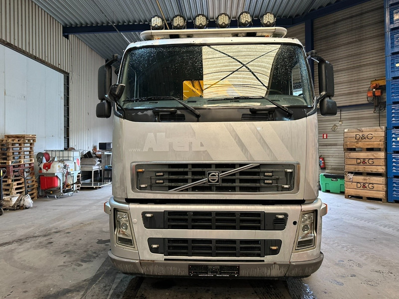 Volvo FH12-420 8x4 HOOKLIFT AJK + CRANE EFFER 250 - 3S - RADIO - TRIDEM LIFT + STEERING AXLE - I SHIFT - BE TRUCK - Camión multibasculante, Camión grúa: foto 2 Volvo FH12-420 8x4 HOOKLIFT AJK + CRANE EFFER 250 - 3S - RADIO - TRIDEM LIFT + STEERING AXLE - I SHIFT - BE TRUCK - Camión multibasculante, Camión grúa: foto 2