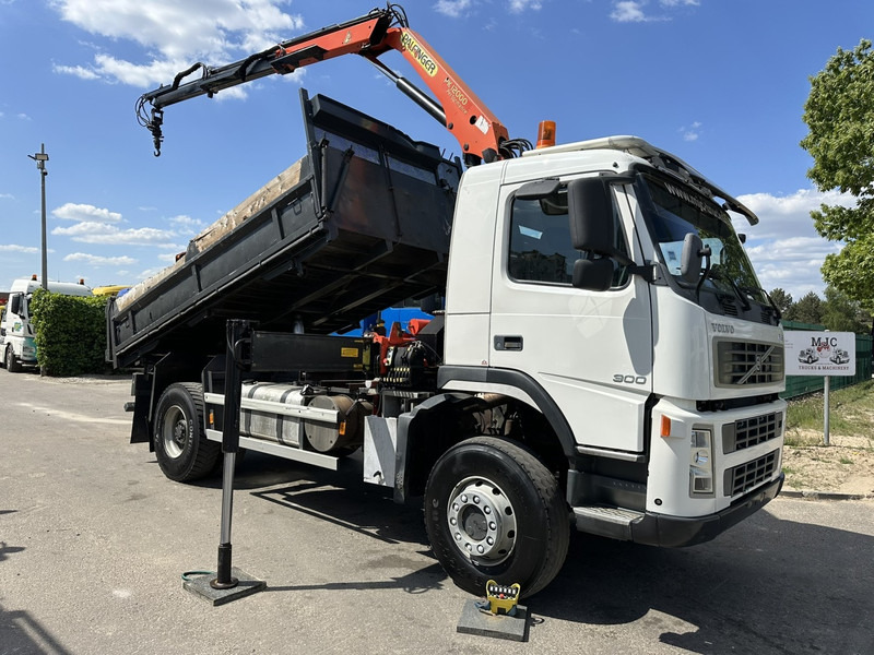 Volvo FM 300 4x4 TIPPER + CRANE PALFINGER PK 12000 - *339.000km* - MANUAL - STEEL SPRING / BIG AXLES - EURO 3 - TÜV 15/10/2025 - Camión volquete, Camión grúa: foto 1 Volvo FM 300 4x4 TIPPER + CRANE PALFINGER PK 12000 - *339.000km* - MANUAL - STEEL SPRING / BIG AXLES - EURO 3 - TÜV 15/10/2025 - Camión volquete, Camión grúa: foto 1