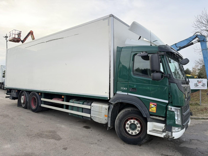 Volvo FM 330 6x2 CLOSED BOX / KOFFER 9m10 - LIFT + STEERING AXLE - *ENGINE / GEARBOX / CHASSIS = OK* - 300.000km - TUV 09/2026 - BE TRUCK - Camión caja cerrada: foto 1 Volvo FM 330 6x2 CLOSED BOX / KOFFER 9m10 - LIFT + STEERING AXLE - *ENGINE / GEARBOX / CHASSIS = OK* - 300.000km - TUV 09/2026 - BE TRUCK - Camión caja cerrada: foto 1