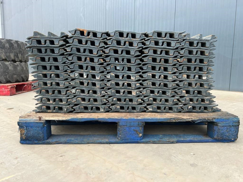 Hyundai R210 / R215 / R220 Shoes 3 Grouser 600mm - Bastidor/ Chasis para Maquinaria de construcción: foto 5 Hyundai R210 / R215 / R220 Shoes 3 Grouser 600mm - Bastidor/ Chasis para Maquinaria de construcción: foto 5