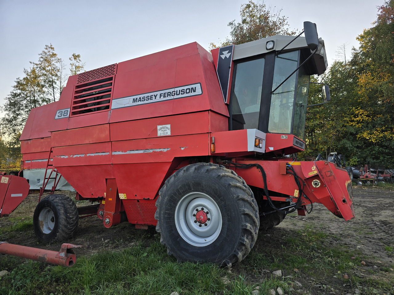 MASSEY FERGUSON 38 - Cosechadora de granos: foto 4 MASSEY FERGUSON 38 - Cosechadora de granos: foto 4