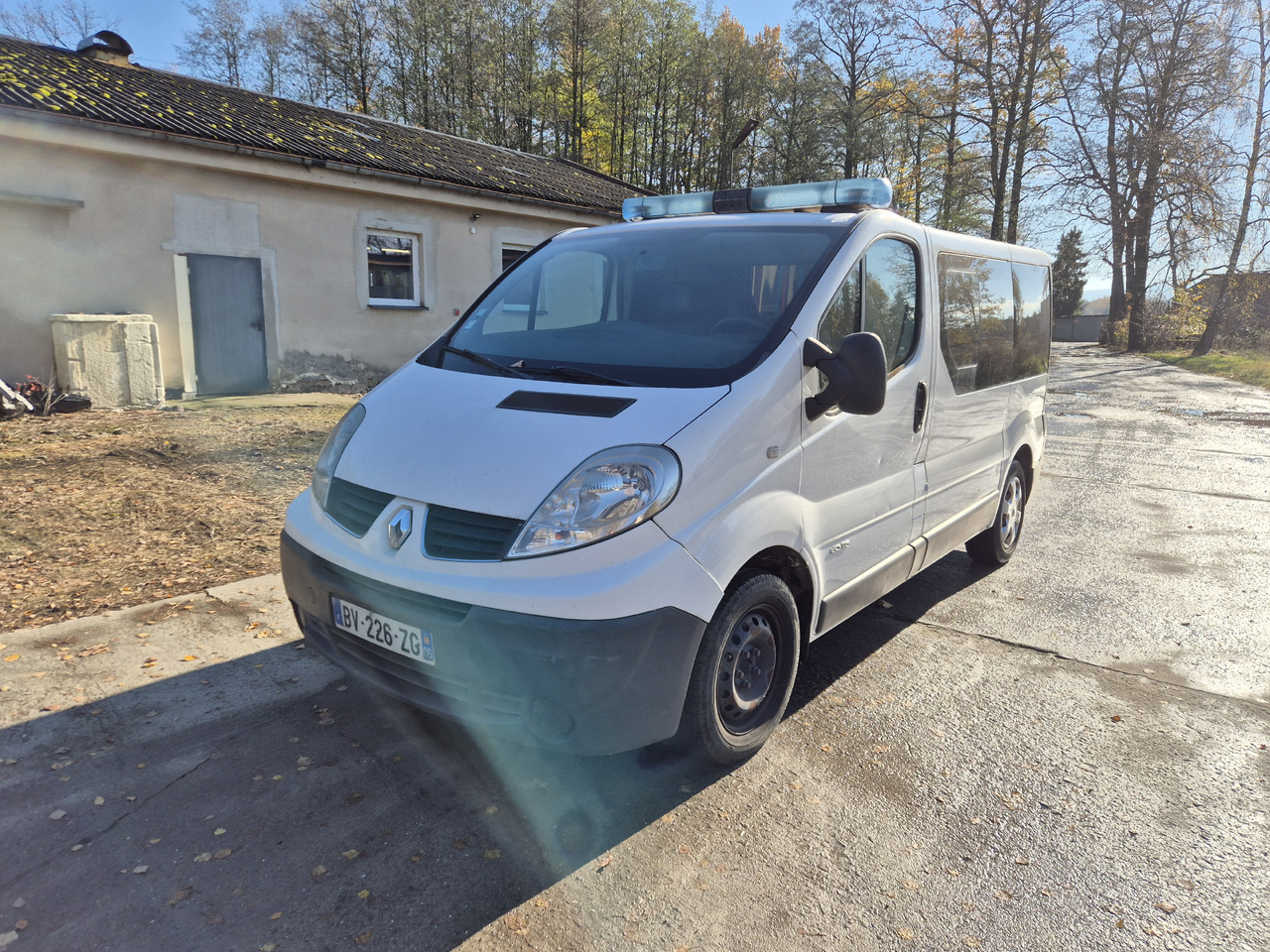 RENAULT Trafic 2.0 dCi 115 KM - Ambulancia: foto 4 RENAULT Trafic 2.0 dCi 115 KM - Ambulancia: foto 4