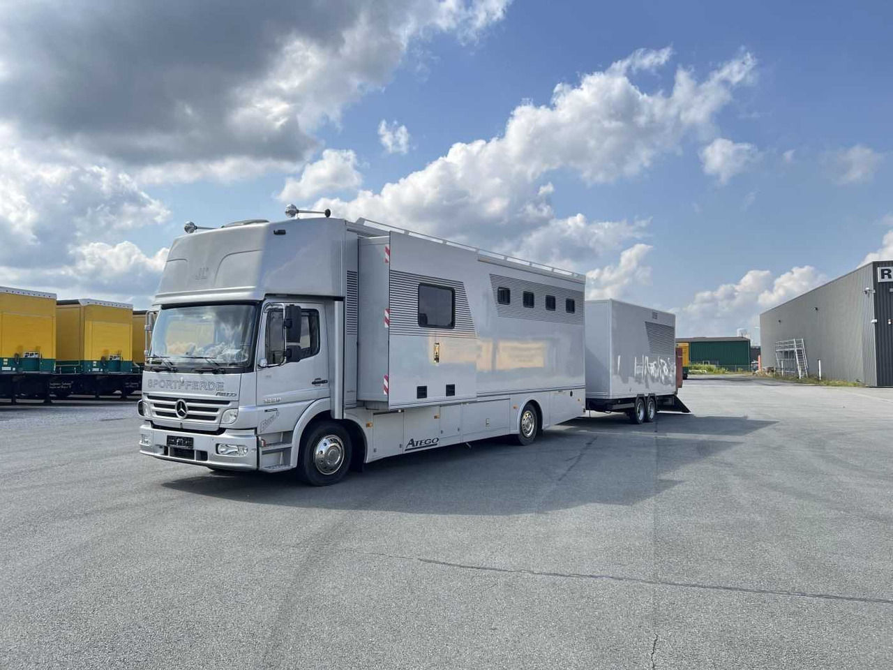 MERCEDES-BENZ Atego 1229 + Anhänger LKW - Camión para caballos: foto 5 MERCEDES-BENZ Atego 1229 + Anhänger LKW - Camión para caballos: foto 5